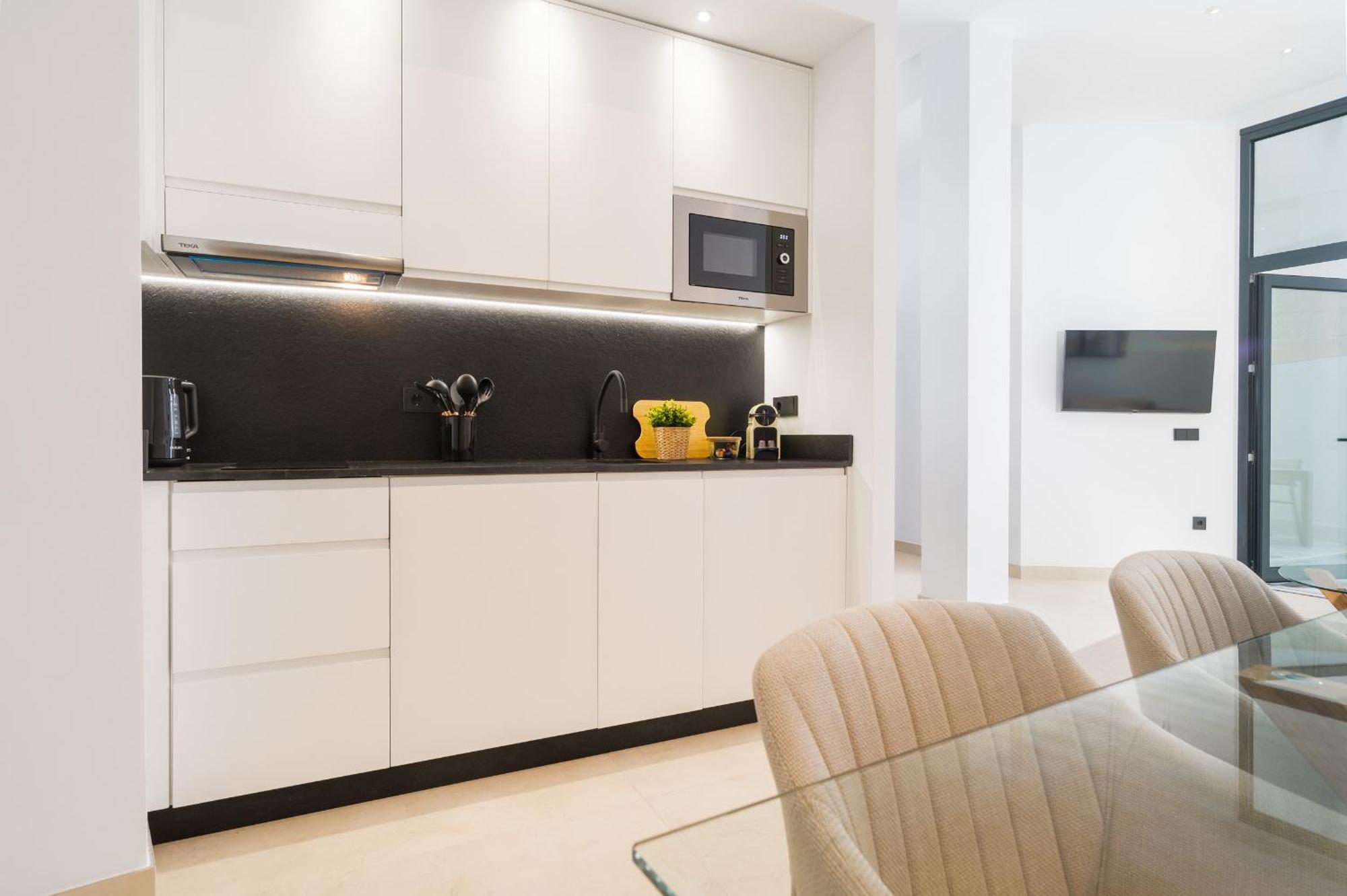 Apartament New Design - Private Patio - Gallos 2