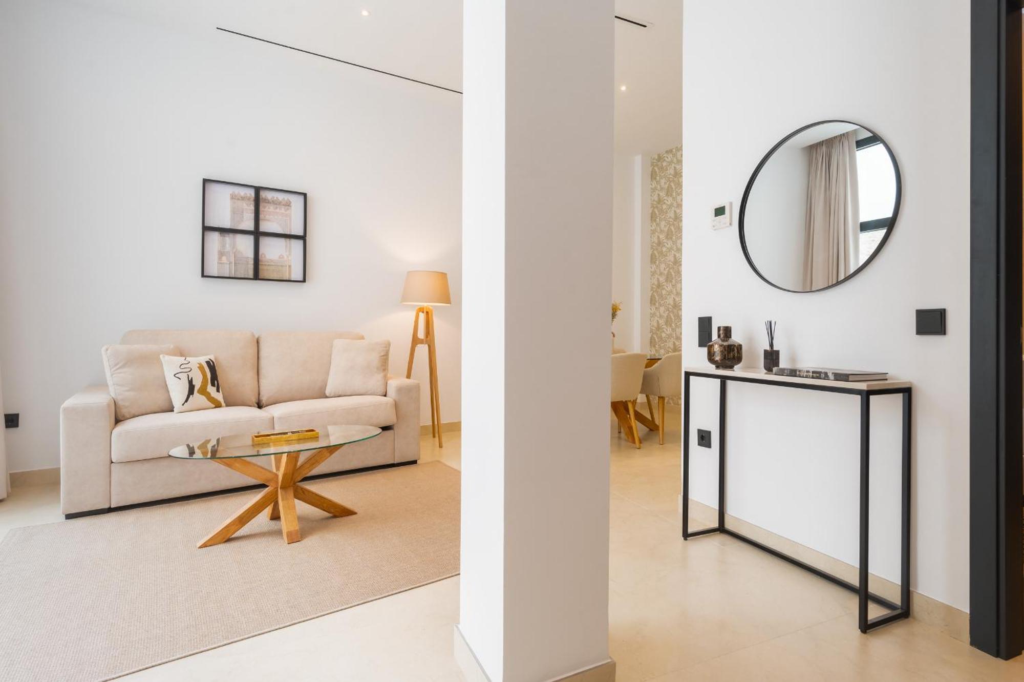 Apartment New Design - Private Patio - Gallos 2 *