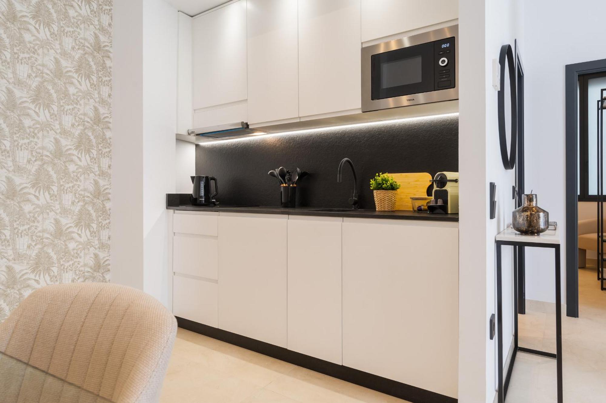 Apartment New Design - Private Patio - Gallos 2