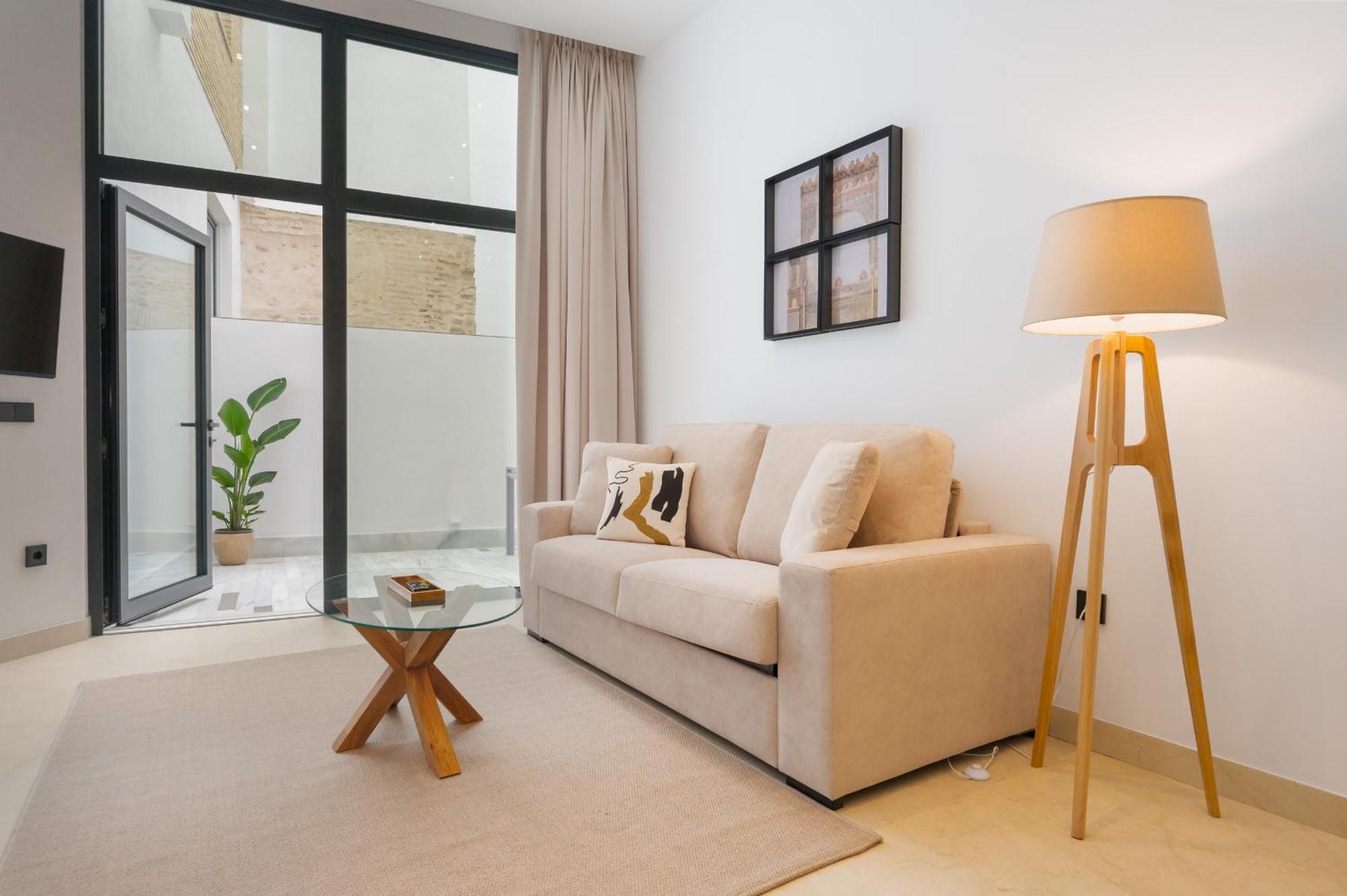 Apartment New Design - Private Patio - Gallos 2 *